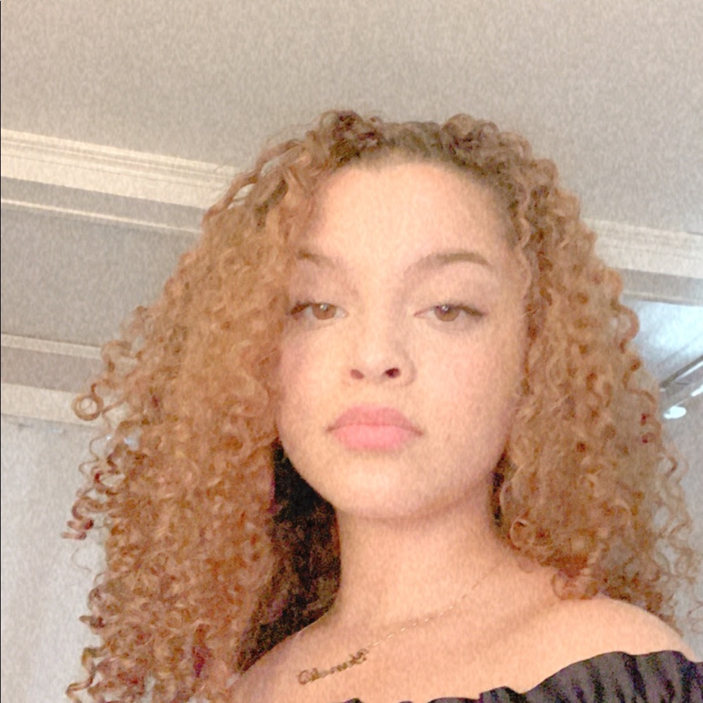 Meet your Posher, Yanelis